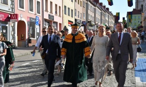 Barwny korowód otworzył święto miasta i Mistrzostwa Europy w Płukaniu Złota (FOTO)