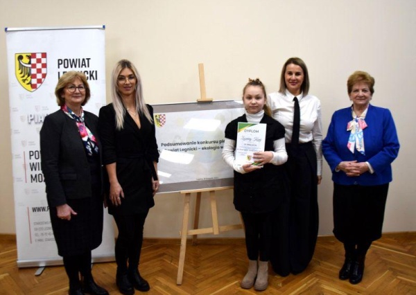 Nagrodzono laureatów konkursu „Powiat Legnicki – ekologia w moich rękach” (FOTO)