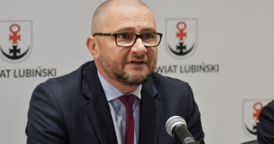 Nowe osiedle bez przejścia. Dzieci muszą nielegalnie przechodzić przez ulicę