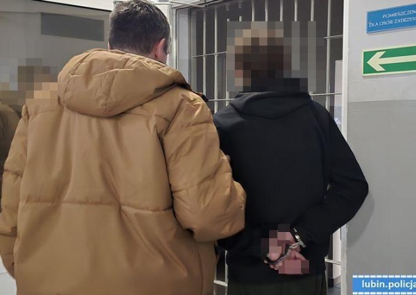 Stanie przed sądem za atak nożem