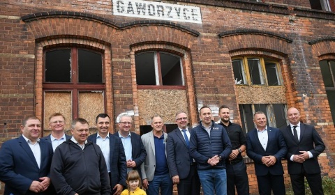 Sentymentalna podróż wójta J.Szwagrzyka. Tłumy na peronach i powrót nadziei na kolej