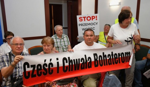 Sesja z ROG-iem czyli protestujący na sali obrad(FOTO)