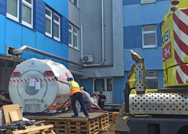 W szpitalu w Legnicy montują supernowoczesny rezonans magnetyczny 