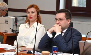 Radni PiS przeciw budżetowi Legnicy na 2026 r. Zarzut: cięcia społeczne i wyprzedaż majątku