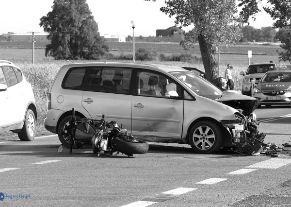 Śmierć pod Jaworem. Kierowca osobówki przeciął drogę motocykliście, mężczyzna zginął na miejscu