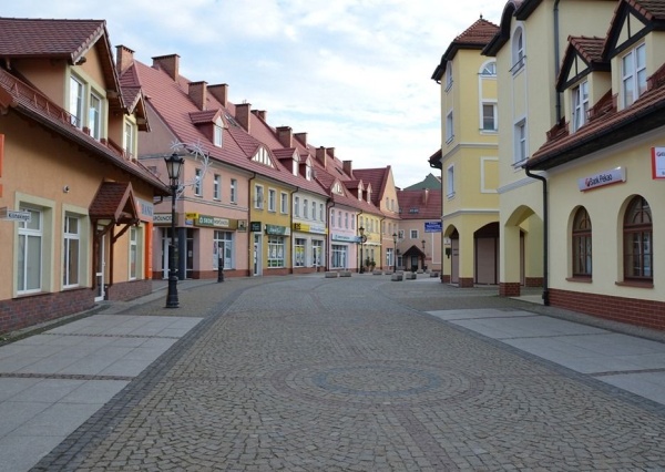 Setki tysięcy na ławki. Wiadomo, ile kosztują naprawy i nowe deski