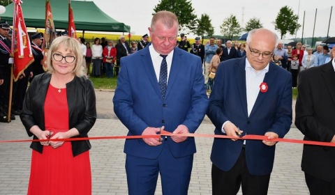 Nowa Wieś Grodziska otworzyła budynek strażacko-sportowy (FOTO)