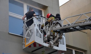 Pożar, intruz z nożem i ewakuacja VII LO. Legnica testuje gotowość na kryzys (FOTO)