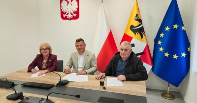 Starosta Rafał Miara podpisał umowę na remont drogi powiatowej