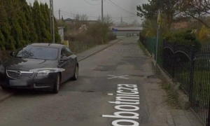 Dziury, pęknięcia i uszkodzone studzienki. Strach jechać przez Robotniczą