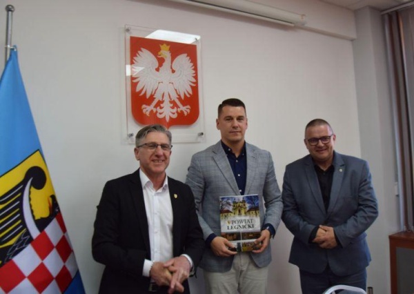 Podpisano umowę na inwestycję drogową w gminie Kunice