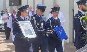 Ostatnie pożegnanie insp. Waldemara Cichockiego. Policjantów z całego regionu połączył żal po stracie komendanta