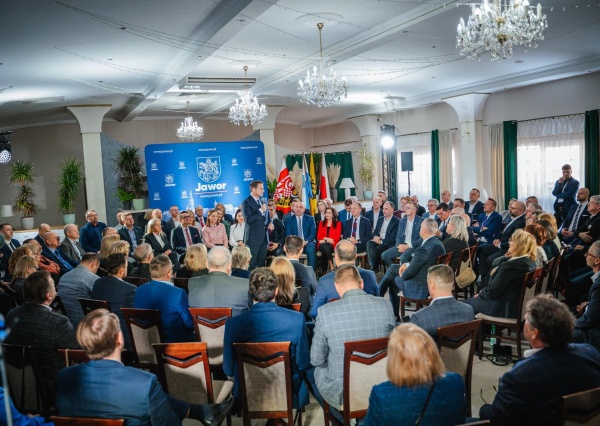 W Jaworze  i w powiecie jaworskim zdecydowanie triufmował ...K.Nawrocki. Szok i niedowierzanie !