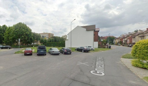 Koniec z „dzikim” parkingiem? Miasto utwardzi miejsca postojowe