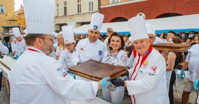 Jawor znów na szczycie! 140,9 metra rekordowego piernika (FOTO)