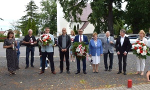 Powiat Legnicki oddał hołd ofiarom Rzezi Wołyńskiej (FOTO)