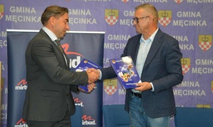 Umowa na realizację największej w historii Gminy Męcinka inwestycji. Zostawili region w tyle