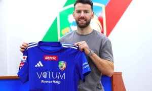 Erdal Rakip wzmacnia środek pola Miedzi