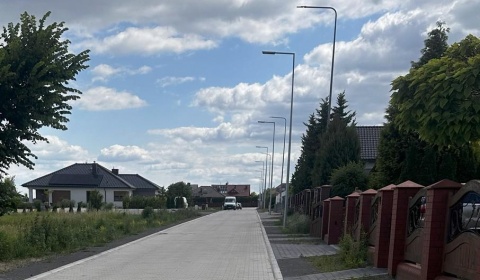 Nowa droga, oświetlenie i kanalizacja w Chróstniku