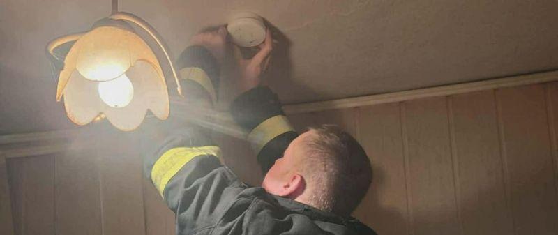 Czujki w mieszkaniach będą, ale dopiero do 2030 roku. Takie jaworskie poczucie humoru...