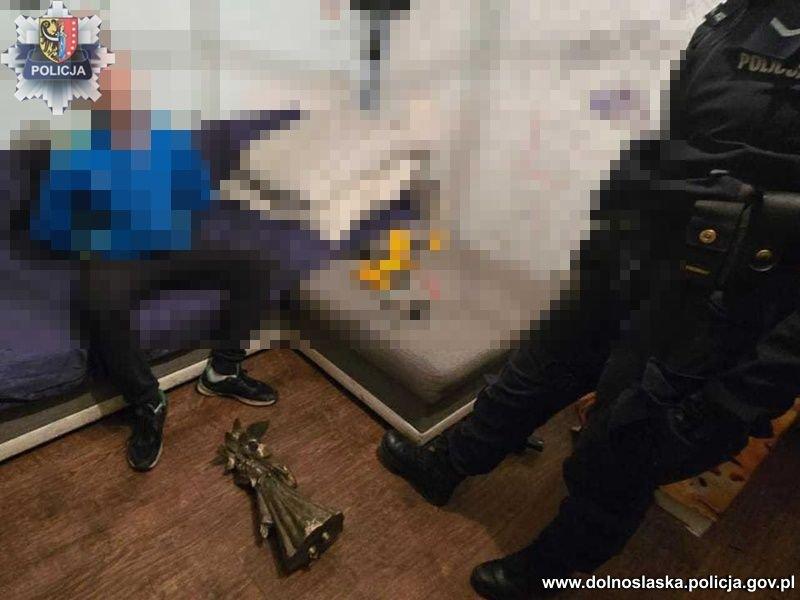 Chocianowscy policjanci namierzyli sprawców włamania do klubu sportowego