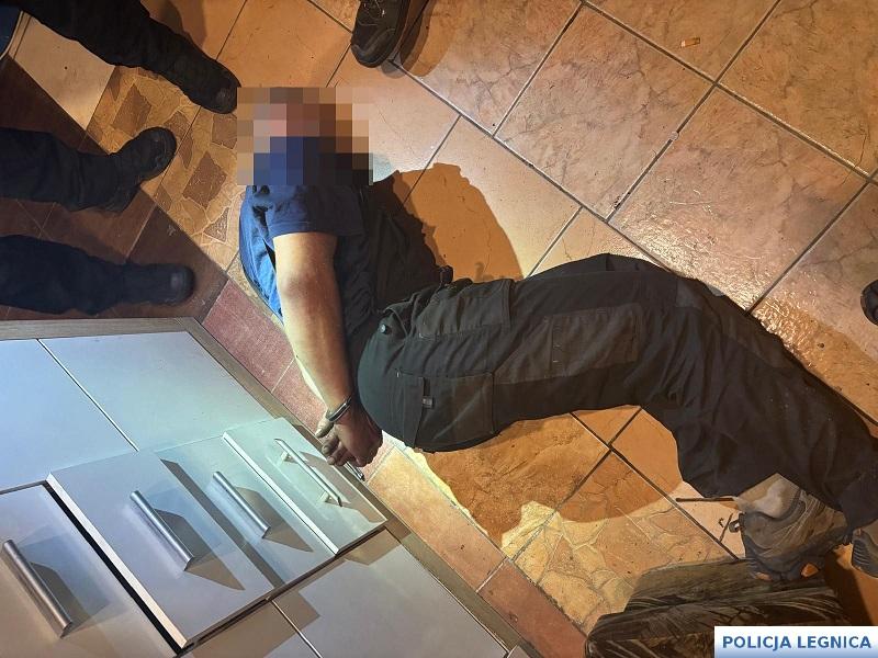 Legniccy policjanci ustalili i zatrzymali sprawcę wypadku w Golance Dolnej
