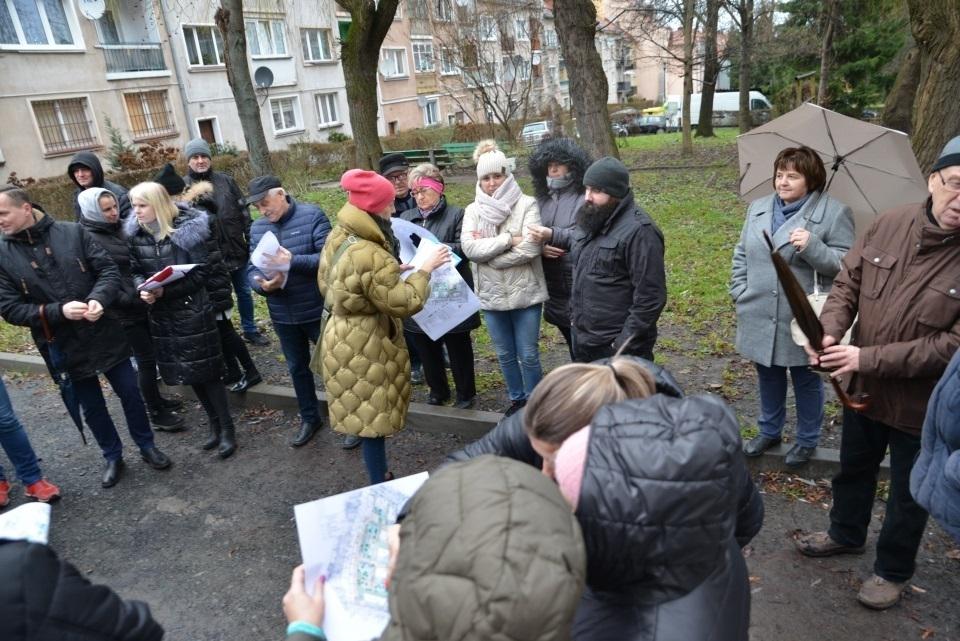 Remonty podwórek. W Rynku drzewa zostaną, ale nie wszystkie. W czwartek konsultacje na Złotej i Górniczej