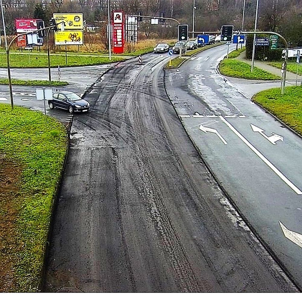 Nocą remontują ulicę - kierowcy na TAK (FOTO)