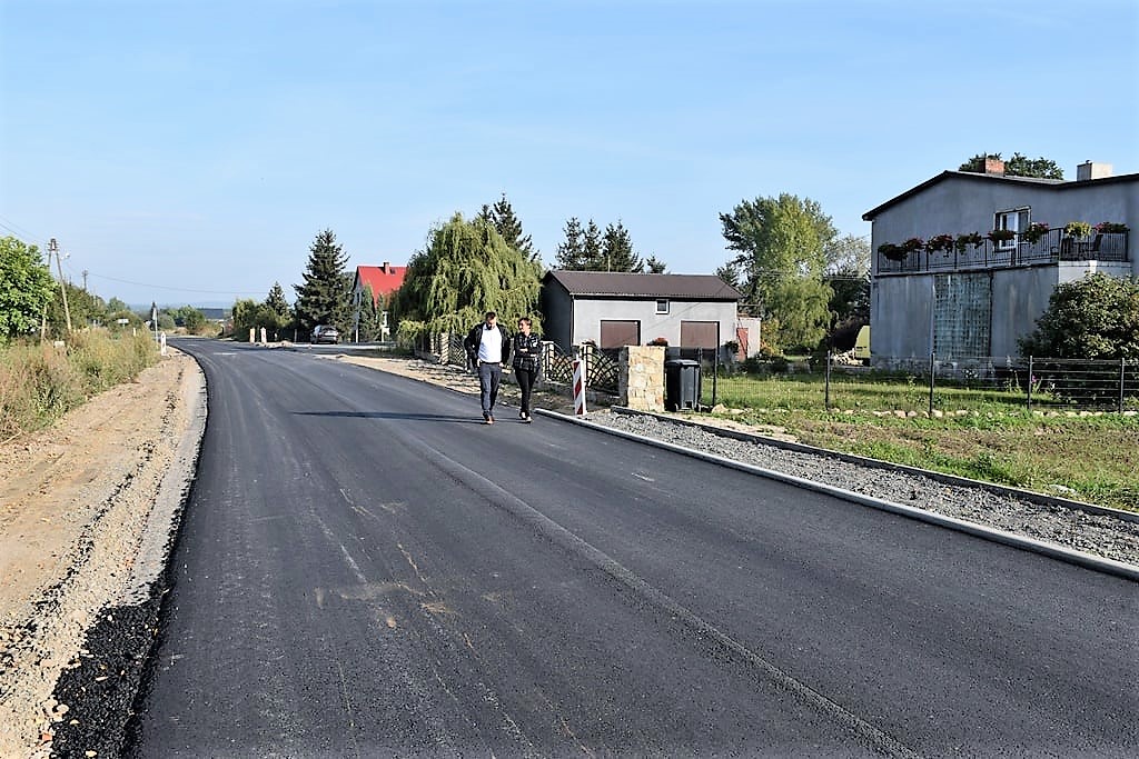 Droga powiatowa w Dziesławiu odtworzona (FOTO)
