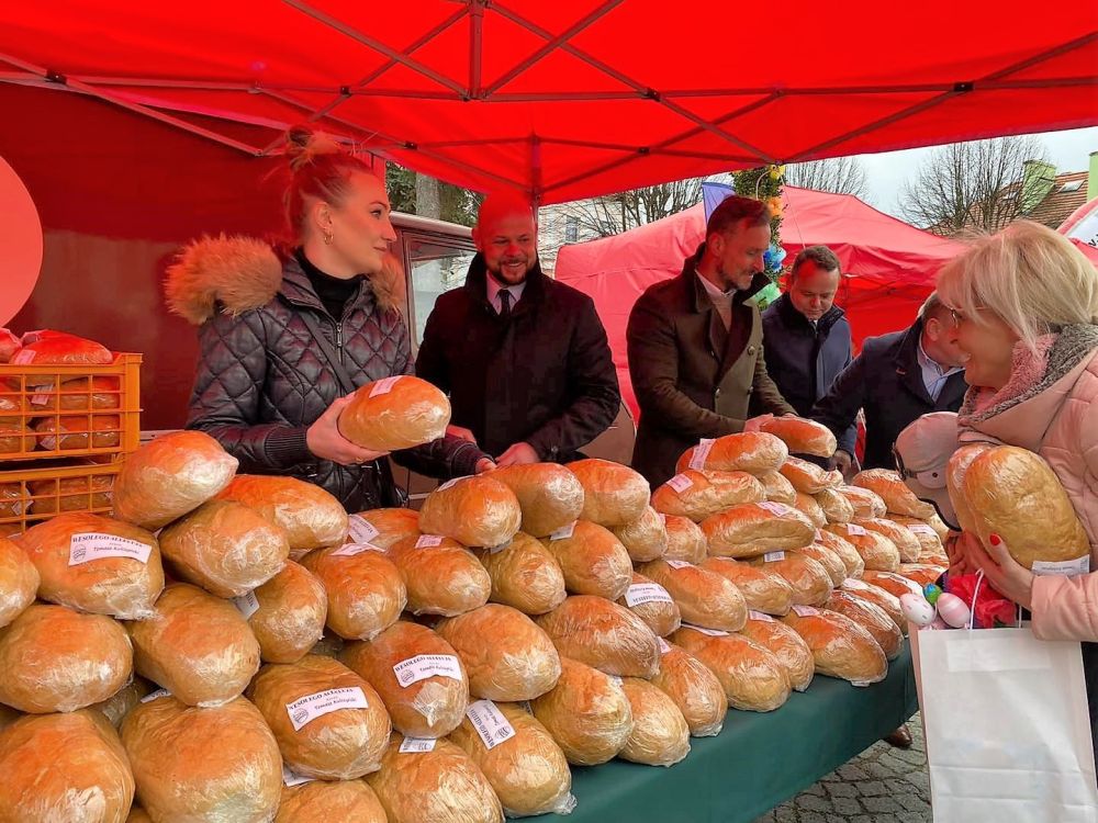 1000 bochenków chleba dla mieszkańców (FOTO)