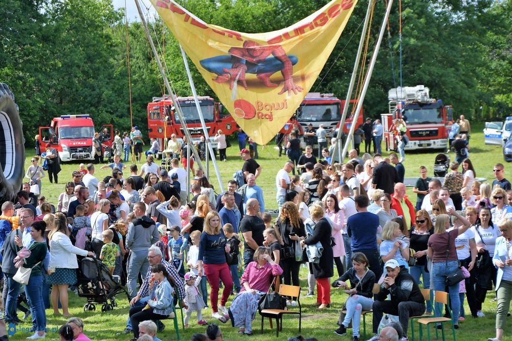 Krzywa bawiła się na potrójnym święcie (FOTO)