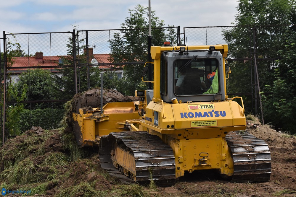 Rozpoczęła się budowa boiska w Jaworze (FOTO)