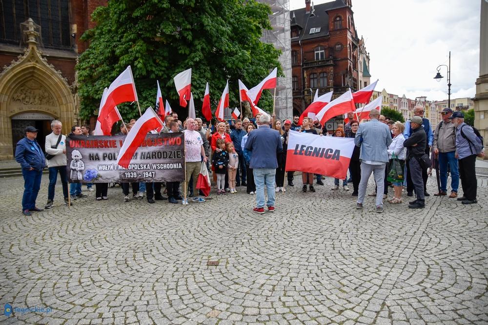 Patriotyczna Legnica uczciła pamięć ofiar Rzezi Wołyńskiej (FOTO)