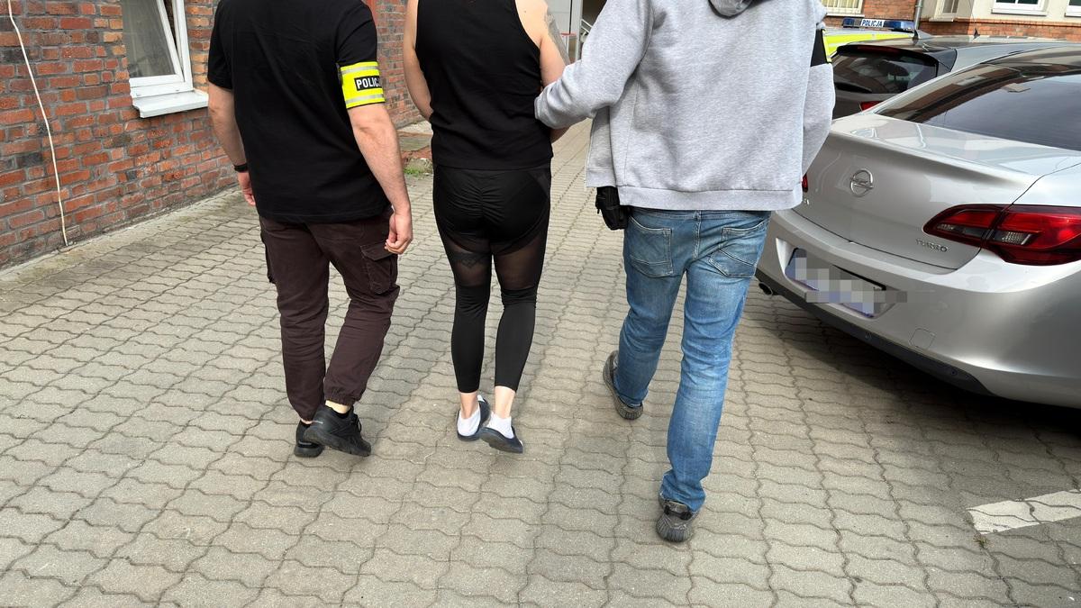 Seria podpaleń samochodów w Legnicy rozwiązana - zatrzymane 4 osoby