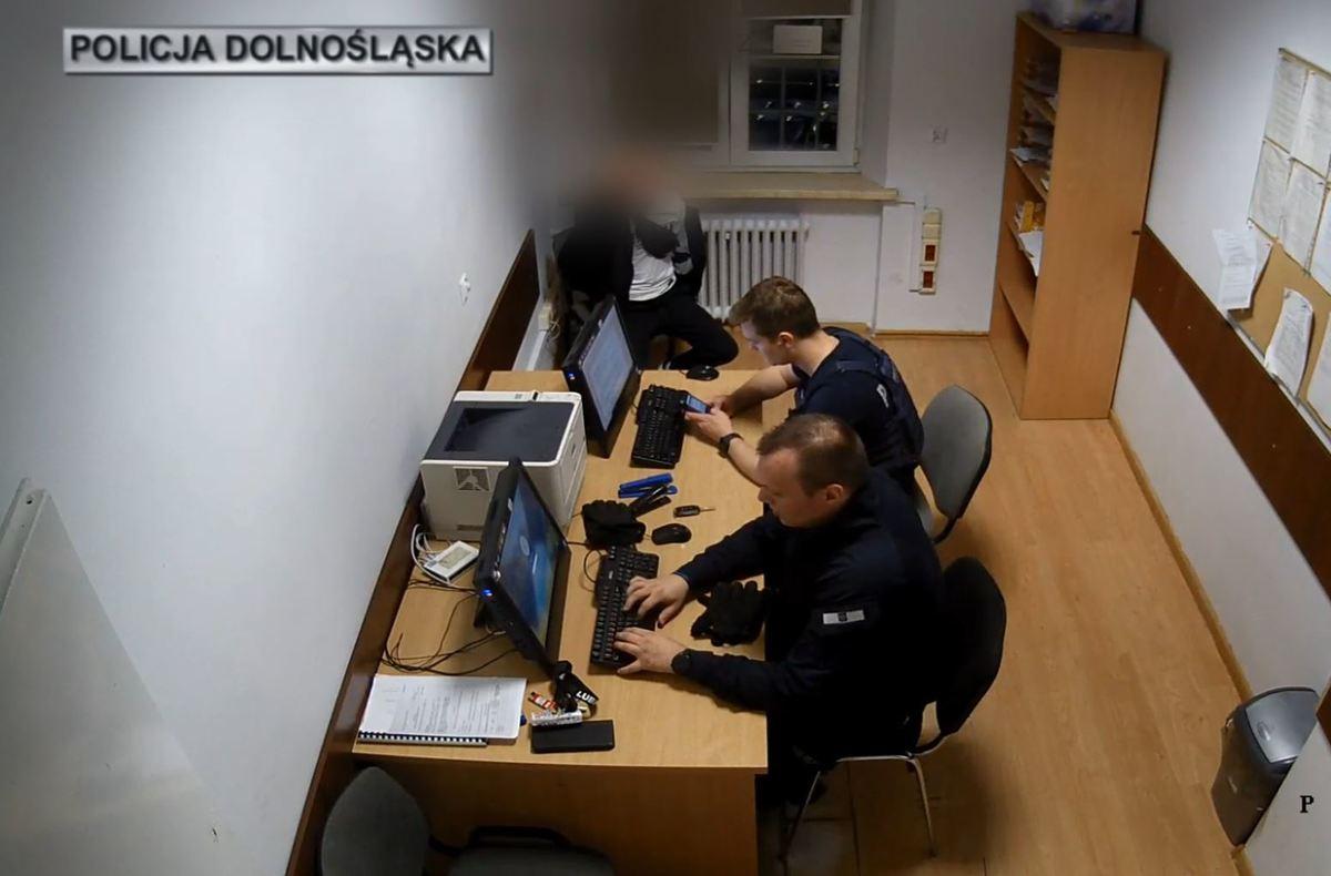 Groził śmiercią ratownikowi medycznemu i policjantom. Został tymczasowo aresztowany