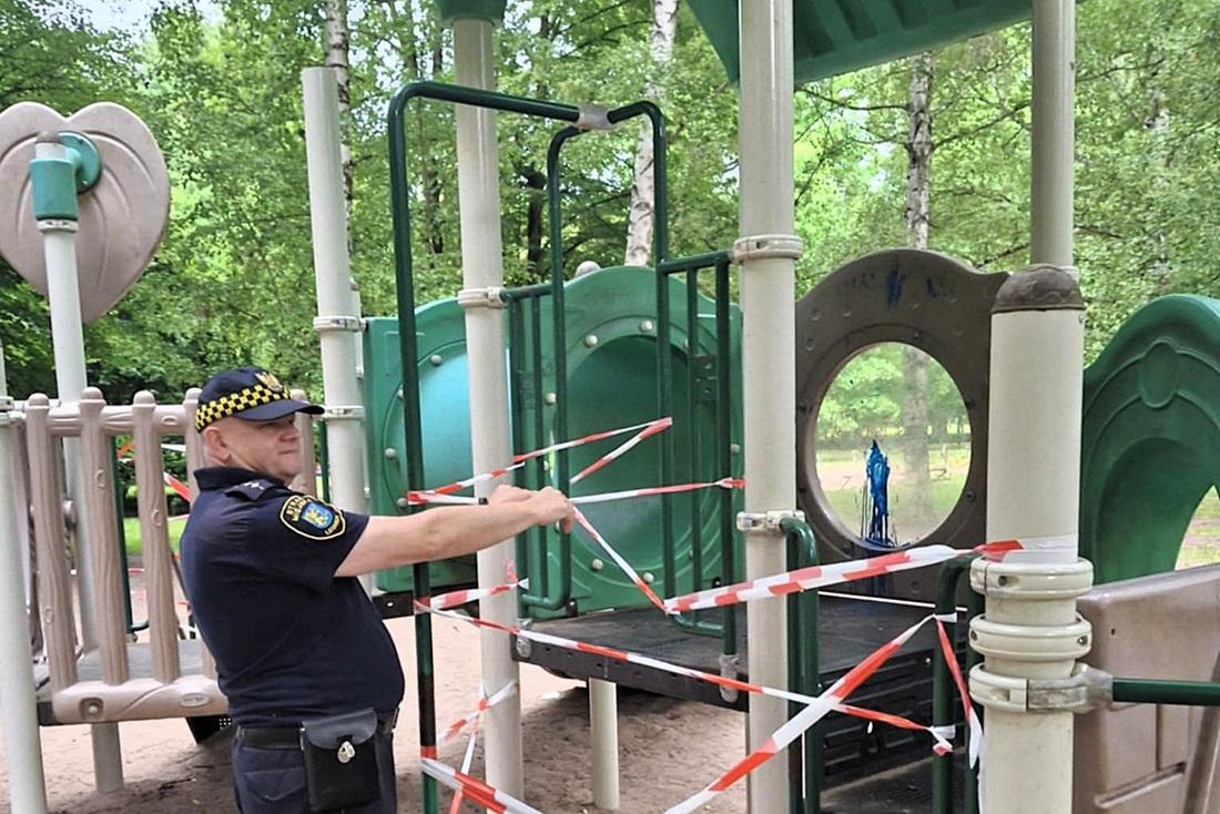 Obywatelskie zamknięcie placu zabaw. Zdrowie dzieci zagrożone (FOTO)