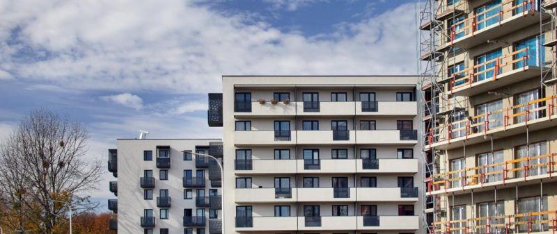 Czekają na mieszkania. Pół roku ciszy i trudne pytania