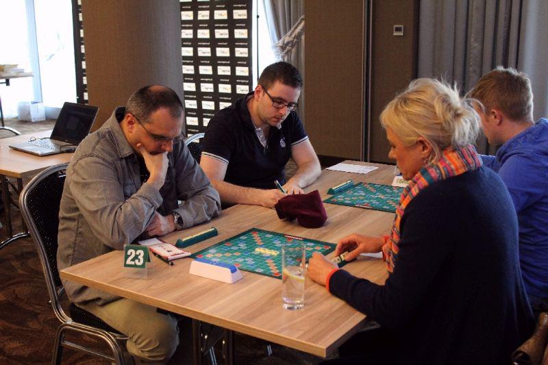 Rozpoczyna się walka na słowa. Startuje PP w scrabble