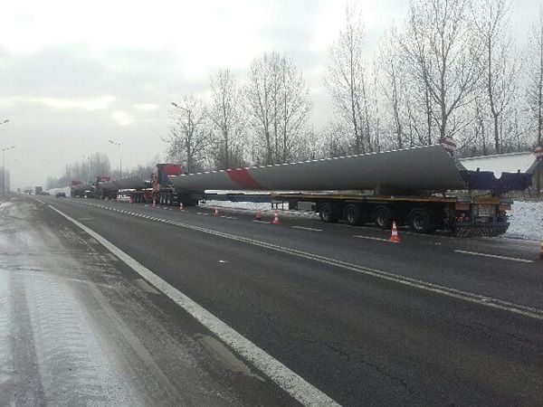 Policja zatrzymała transport nadgabarytów