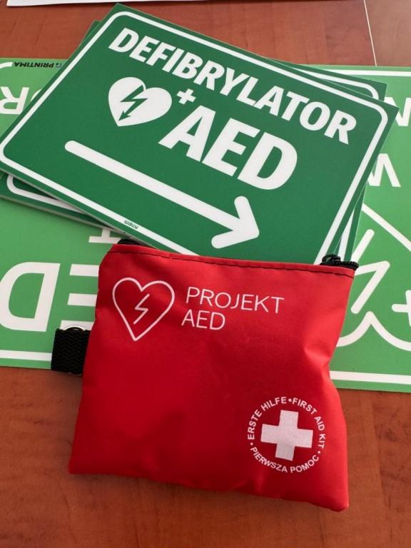 Dzięki Fundacji Polska Miedź  defibrylatory AED trafiły do legnickich szkół i instytucji 