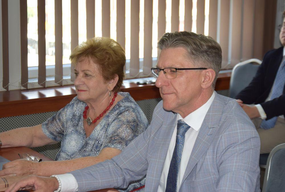 Zarząd Powiatu Legnickiego z wotum zaufania i absolutorium(FOTO)