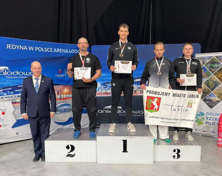 Worek z medalami legnickich wojowników taekwon-do