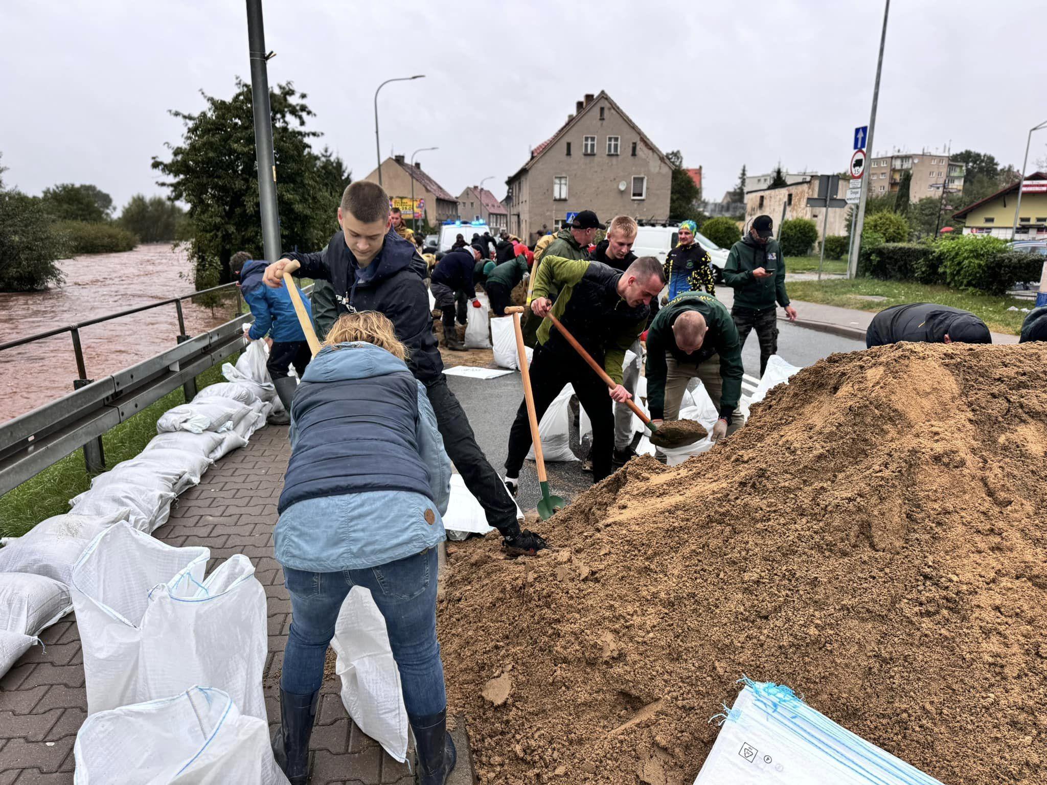 Tak Jaworzanie bronią miasta przed Nysą Szaloną (FOTO)