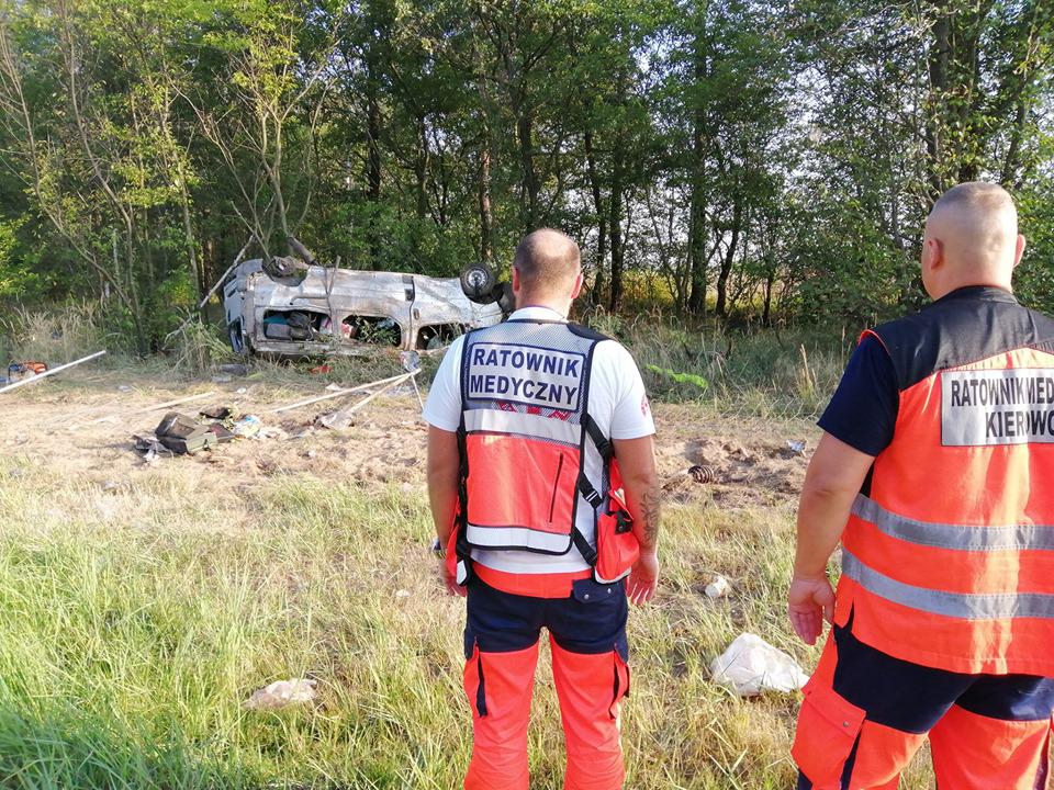 Bus dachował na A-4. 5 osób nie żyje! Autostrada zablokowana!