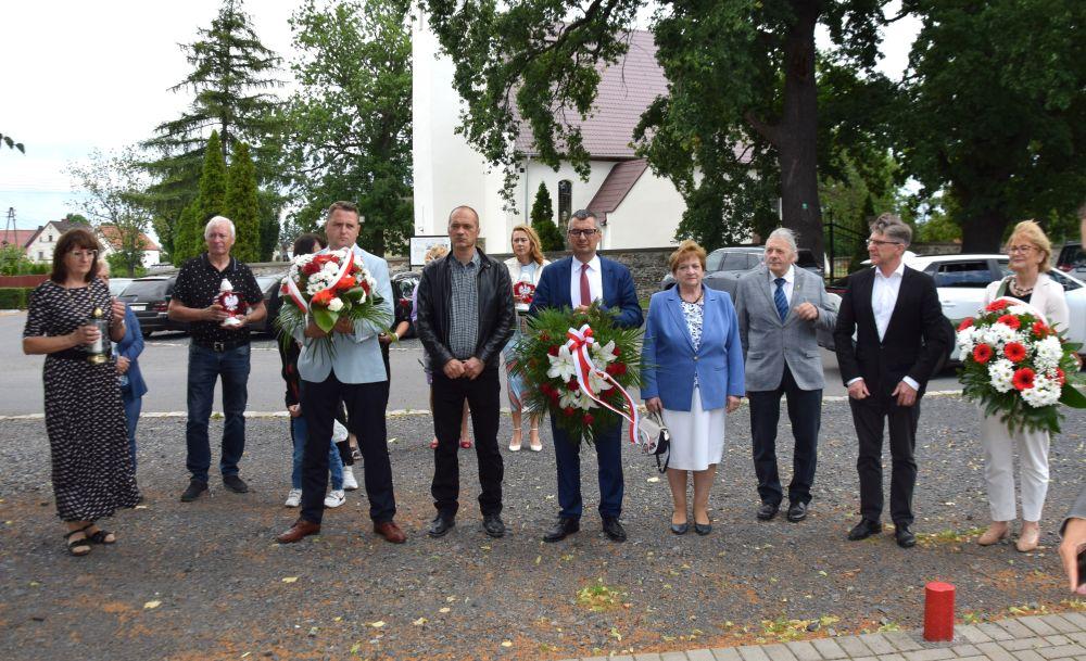 Powiat Legnicki oddał hołd ofiarom Rzezi Wołyńskiej (FOTO)
