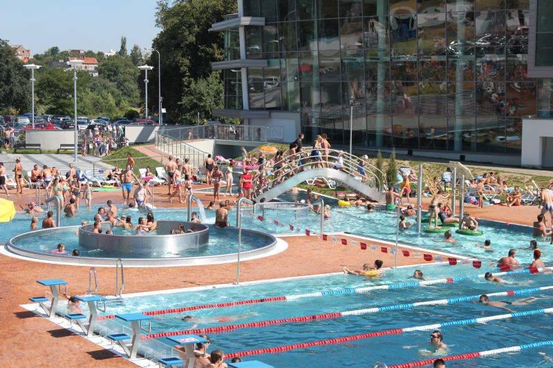 Powstaje kompleks basenowy. Rzut beretem od Złotoryi!