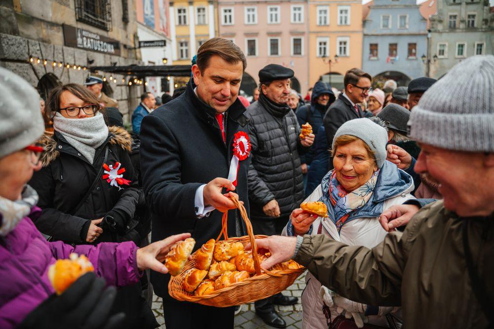 Korowód, Marszałek, rogale i gęsina -Jawor świętował (FOTO)