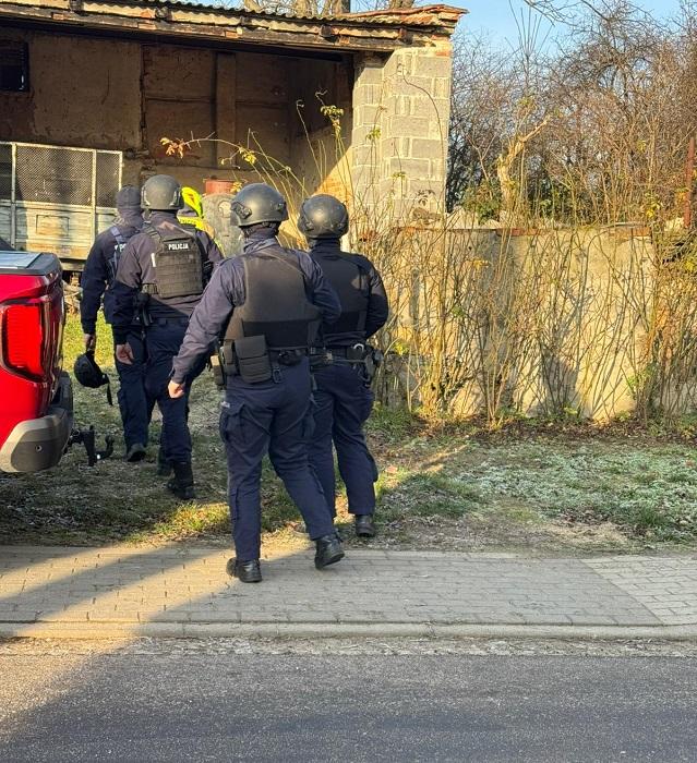 Pożar w Skale. 1 osoba nie żyje. Na miejscu jest uzbrojony człowiek