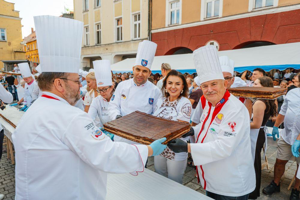  Jawor znów na szczycie! 140,9 metra rekordowego piernika(FOTO)
