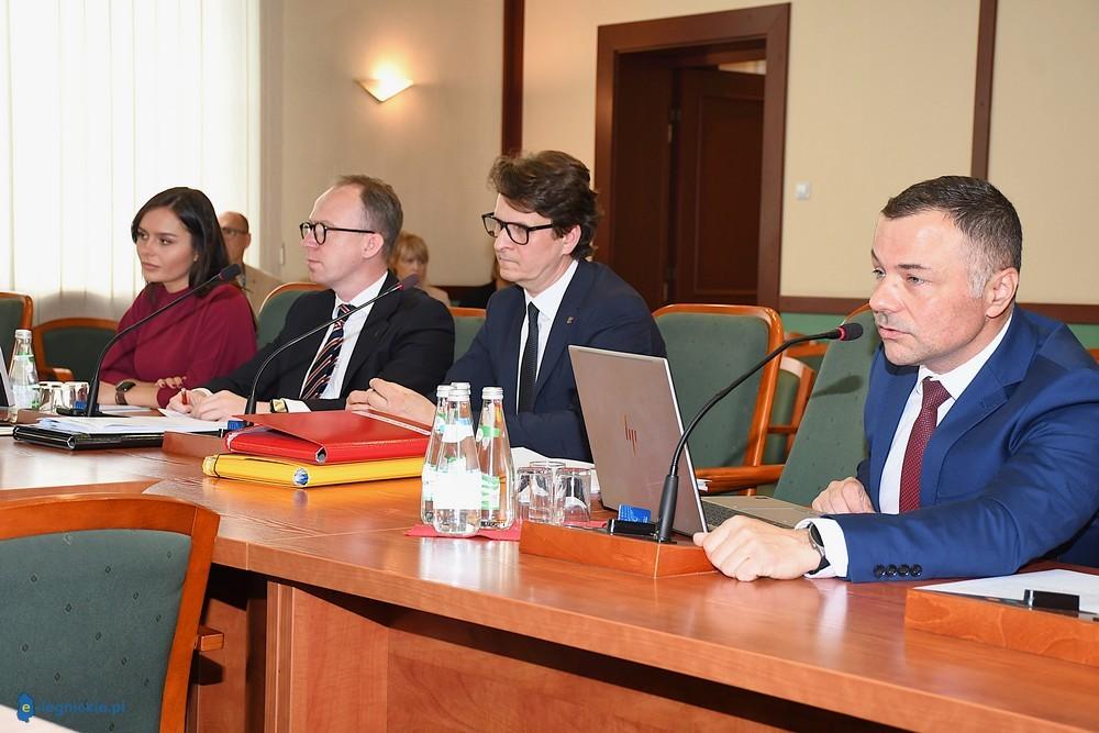 Miasto Legnica bierze kolejną pożyczkę... Oszczędzanie czy zadłużanie?